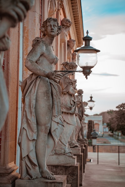 Hand-held lamp statue of a woman
